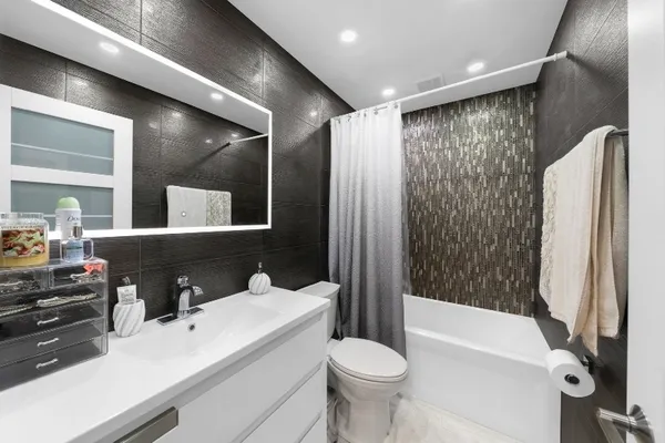 $3,550 | 264 North Southport Road, Mundelein, IL 60060