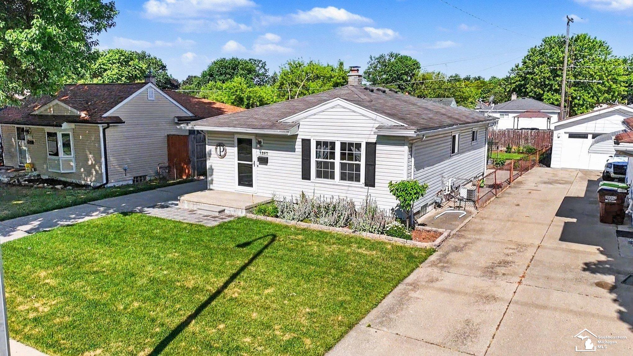 1257 Maple Boulevard Monroe, MI 48162 - Photo 2 of 24