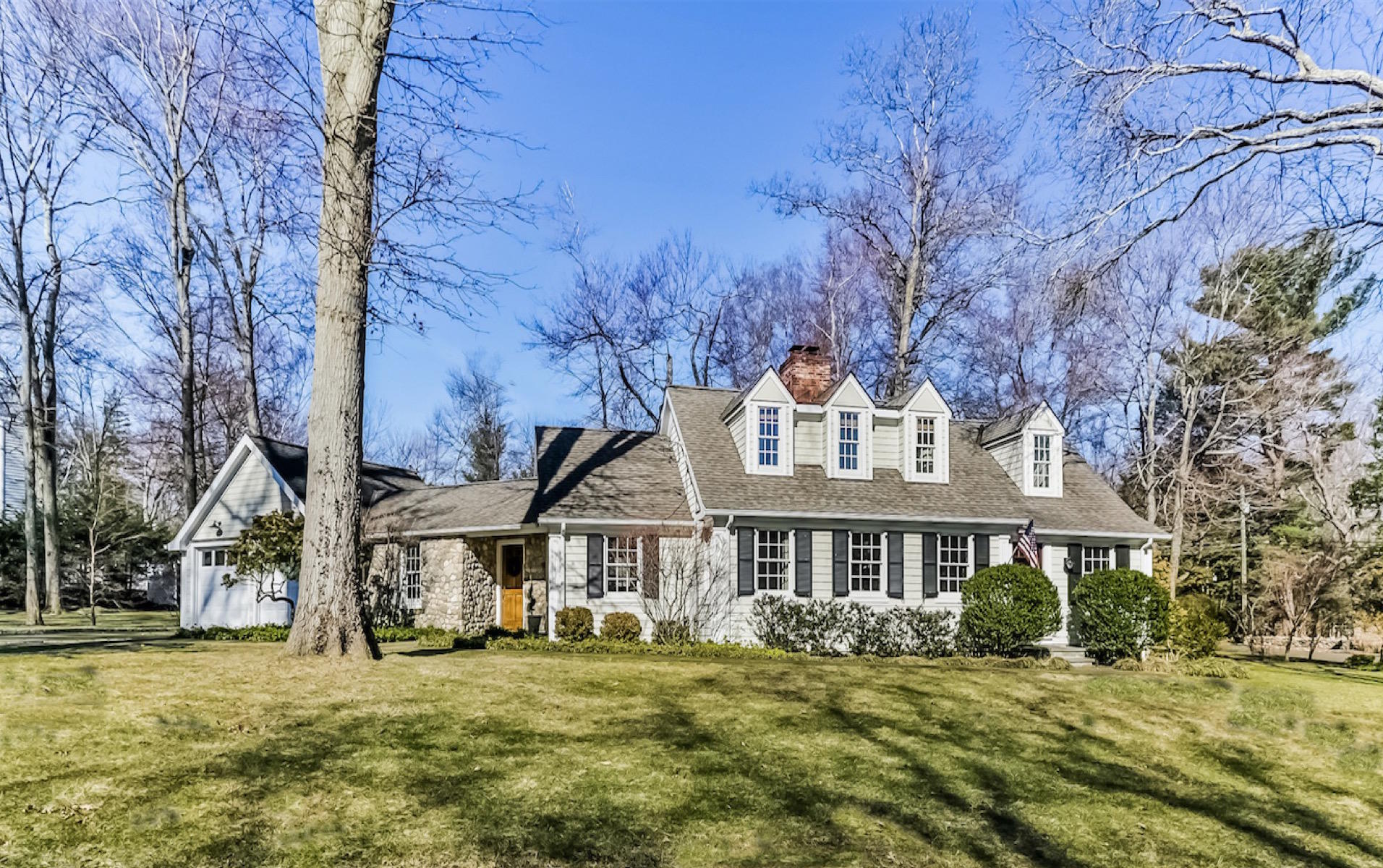 27 Sunset Road Darien, CT 06820 - Photo 1 of 41 a front view of a building with a garden