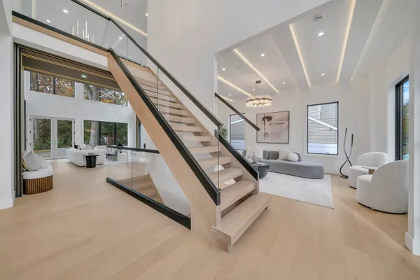 $2,599,995 | 801 Godwin Road, Paramus, NJ 07652