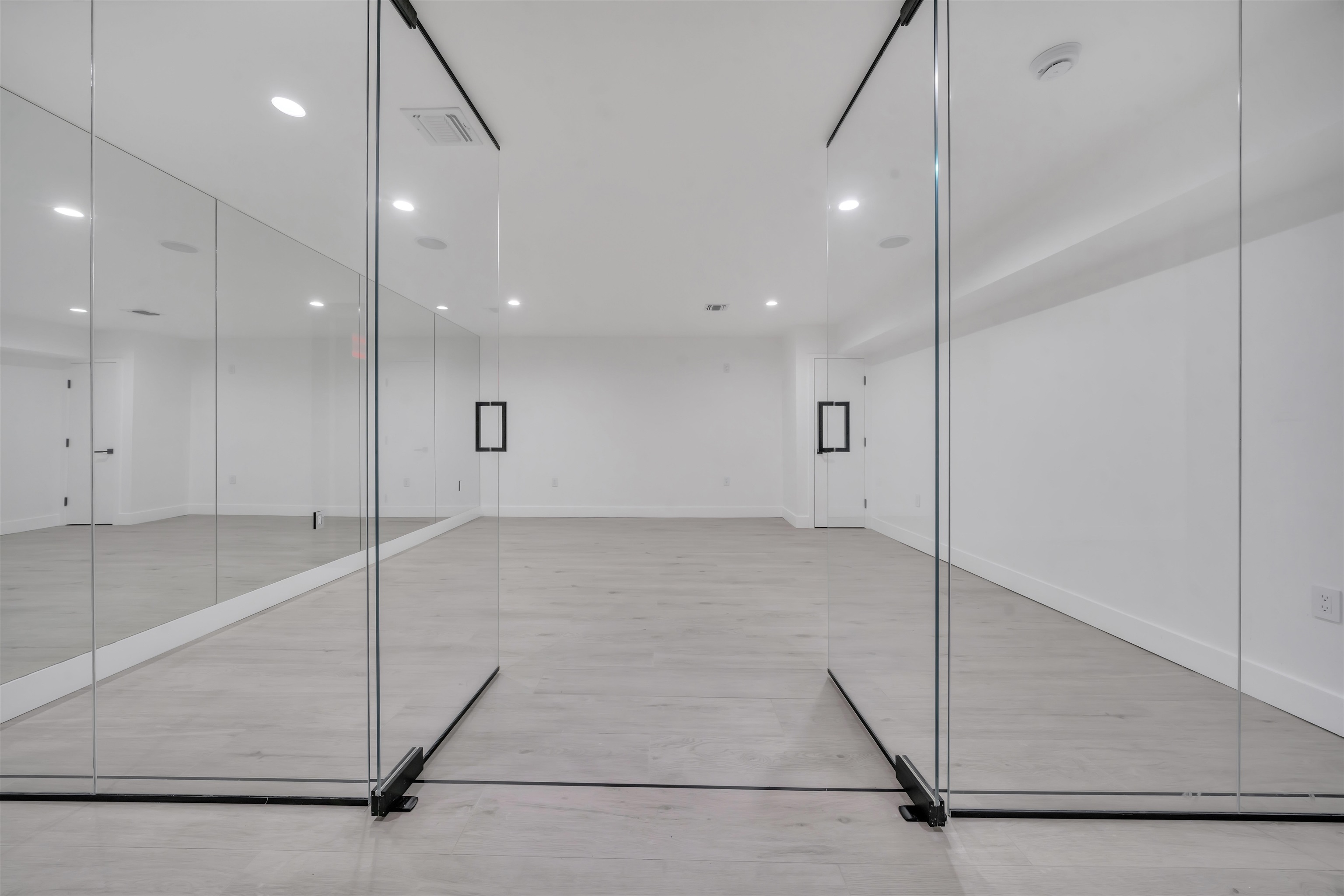 801 Godwin Road Paramus, NJ 07652 - Photo 42 of 50