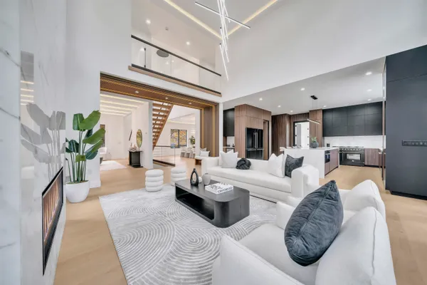 $2,599,995 | 801 Godwin Road, Paramus, NJ 07652