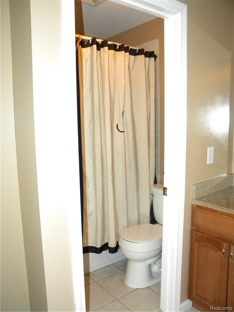 952 Michelson Road Rochester, MI 48307 - Photo 31 of 48 Bathroom in 2nd Bedroom