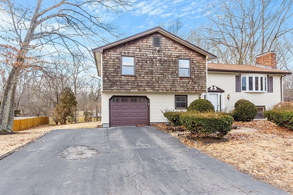 22 Bellingham Road Blackstone, MA 01504 - Photo 1 of 42 Gallery Image 1