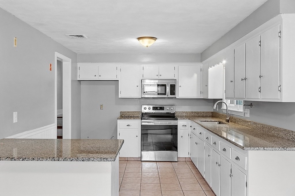 22 Bellingham Road Blackstone, MA 01504 - Photo 4 of 42 Gallery Image 4