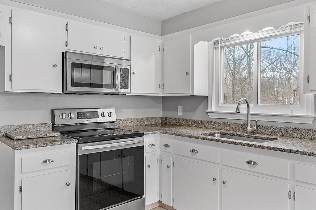 22 Bellingham Road Blackstone, MA 01504 - Photo 5 of 42 Gallery Image 5