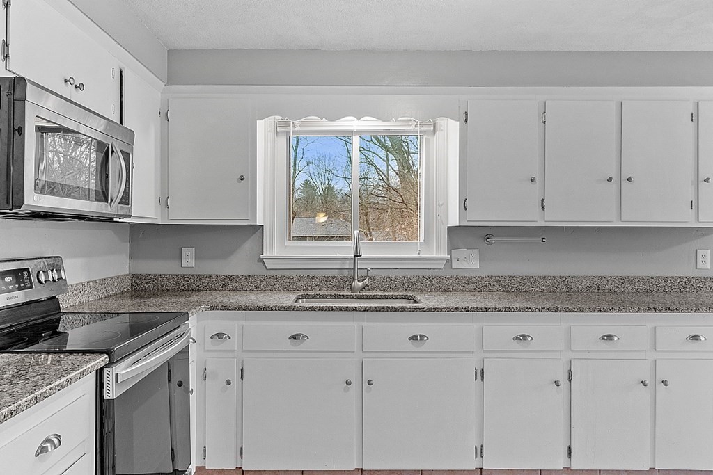 22 Bellingham Road Blackstone, MA 01504 - Photo 6 of 42 Gallery Image 6