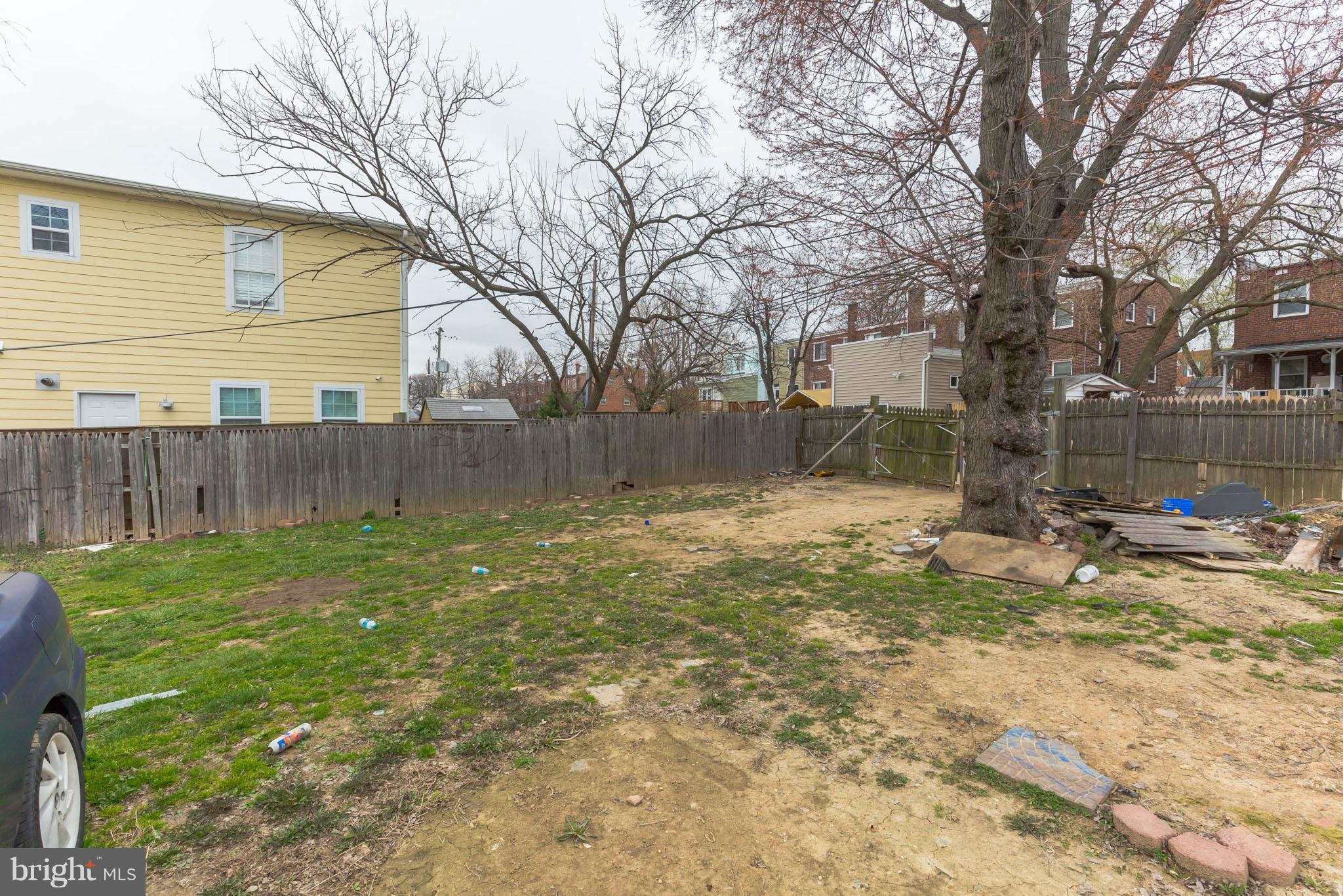 41 East Reed Avenue Alexandria, VA 22305 - Photo 13 of 30 a view of backyard with wooden fence and large trees
