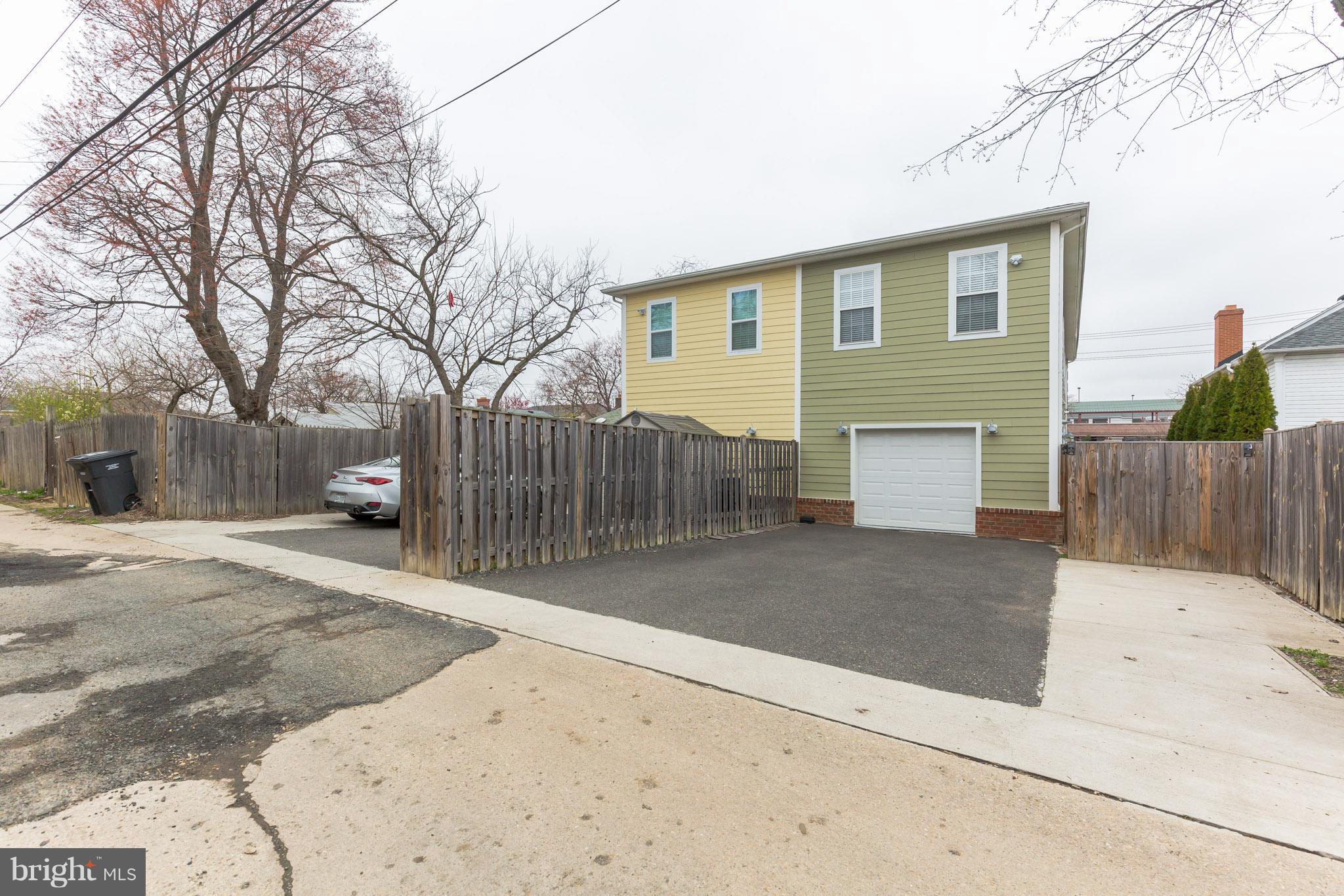 41 East Reed Avenue Alexandria, VA 22305 - Photo 21 of 30 a view of a house with a outdoor space