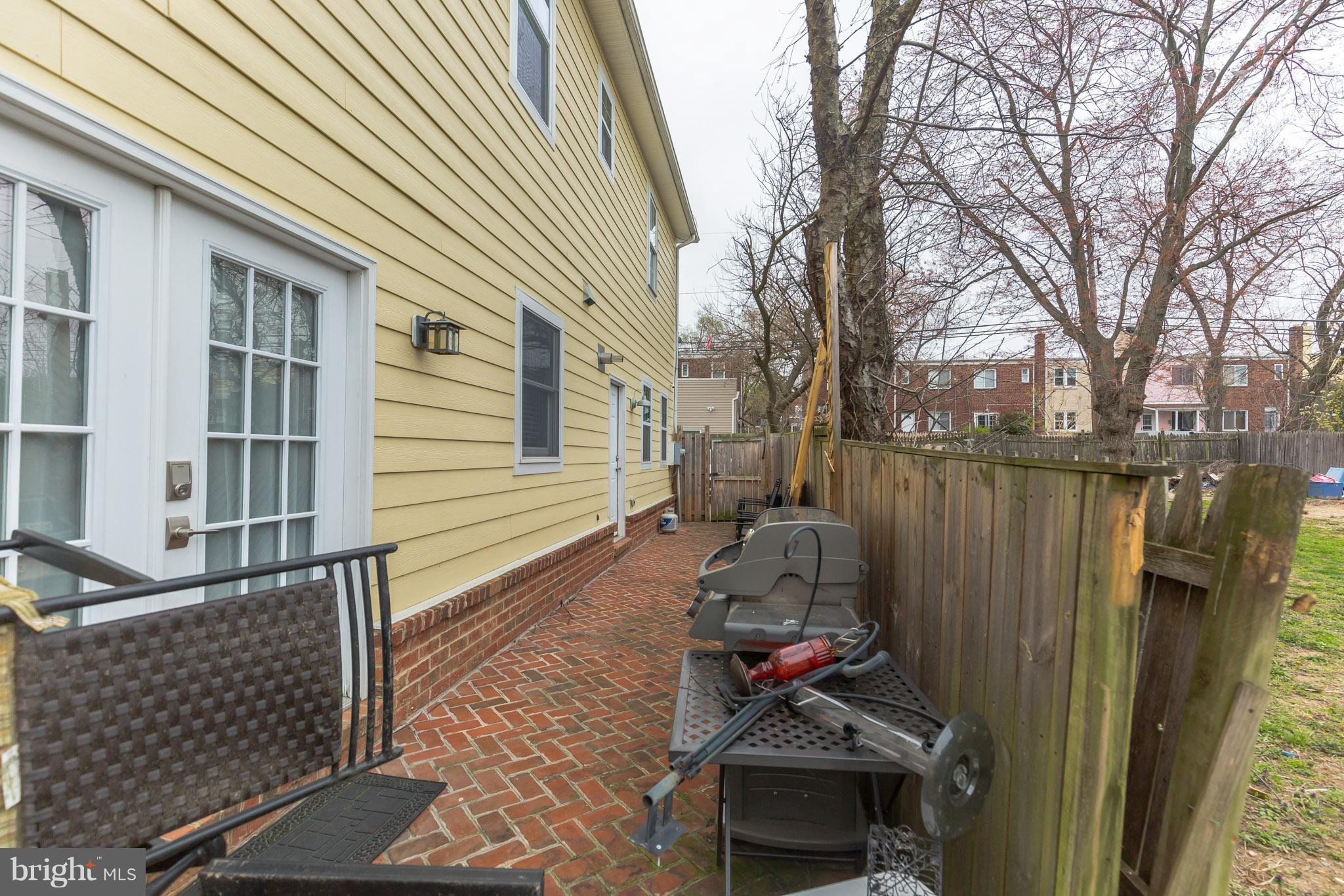 41 East Reed Avenue Alexandria, VA 22305 - Photo 25 of 30 a view of a house with a chair and wooden fence