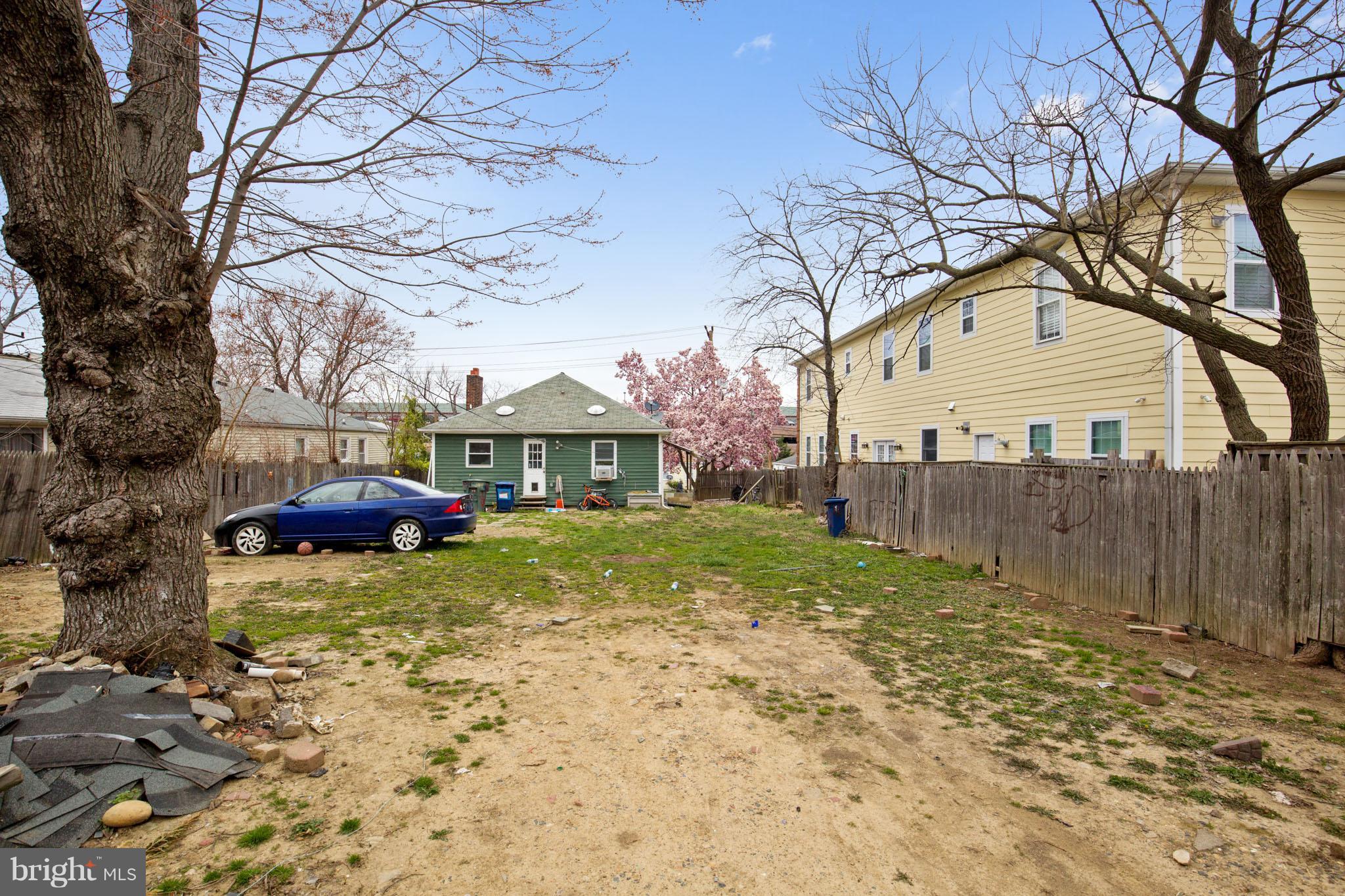 41 East Reed Avenue Alexandria, VA 22305 - Photo 8 of 30 a view of a house with a yard