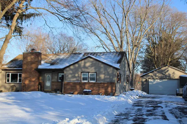 8823 S Creek, Beloit, WI 53511