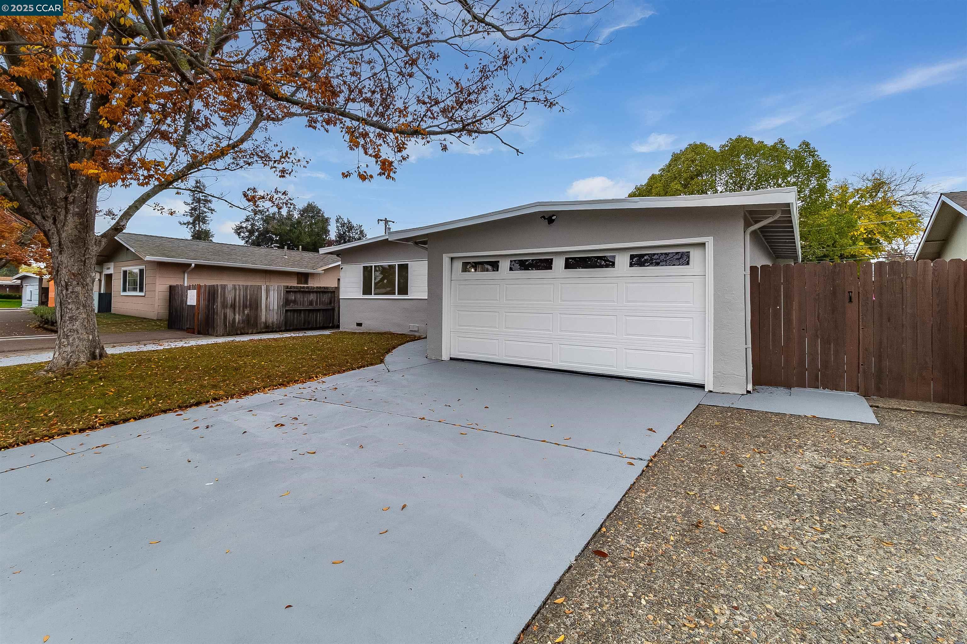 1863 San Clemente Street Fairfield, CA 94533 - Photo 3 of 29 a front view of house with a garden