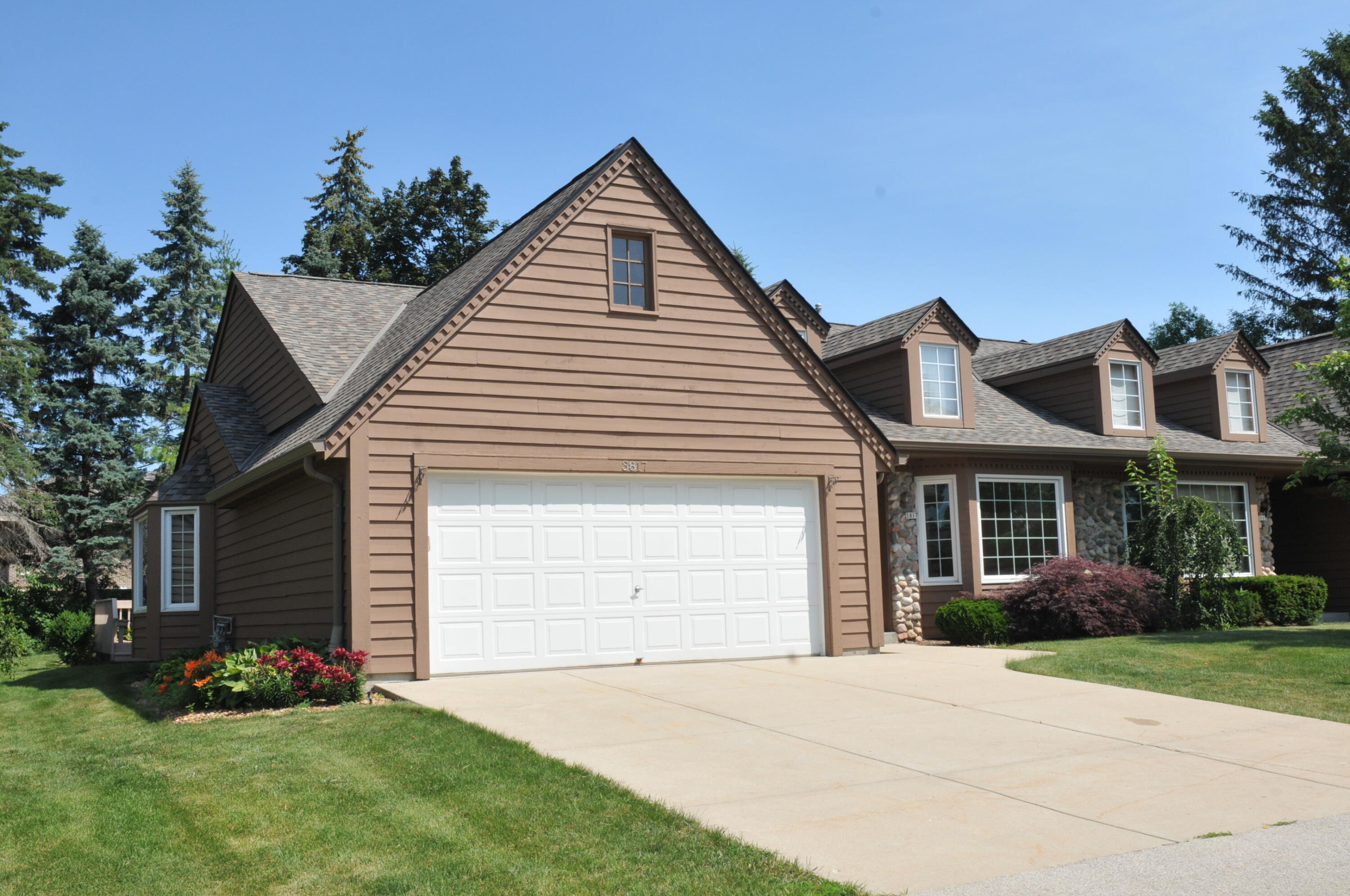 3817 Oakbrook Dr  