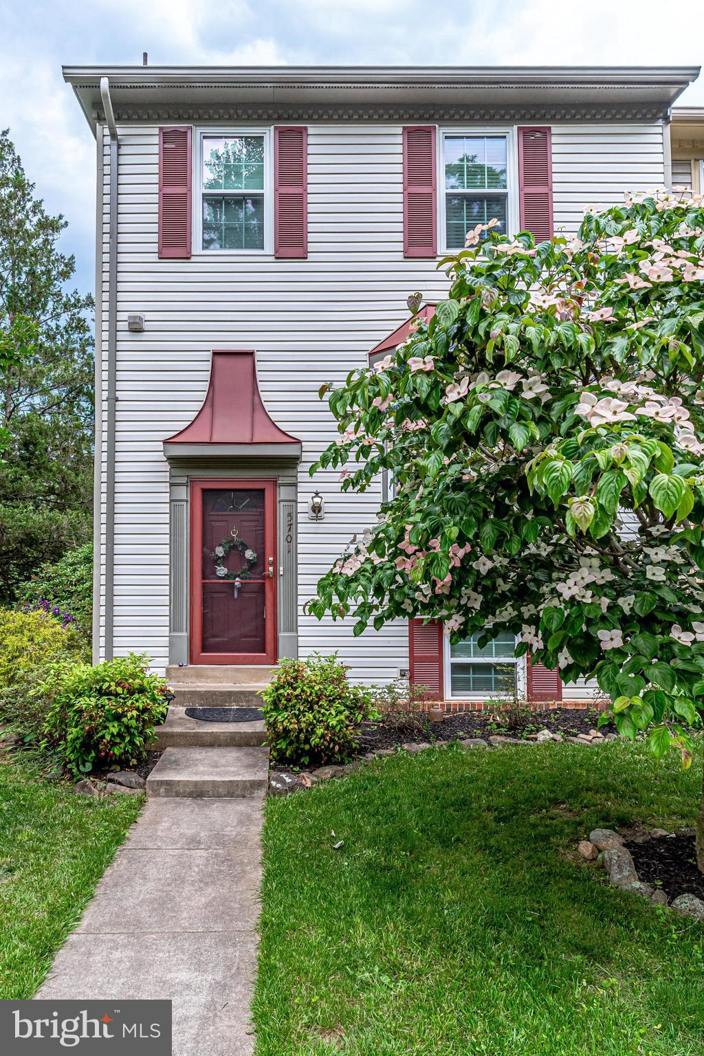 5701 Mason Bluff Drive Burke, VA 22015 - Photo 8 of 79