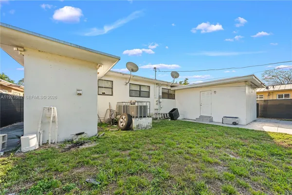 $2,400 | 581 Northwest 113th Street, Unit 581, Miami Shores, FL 33168