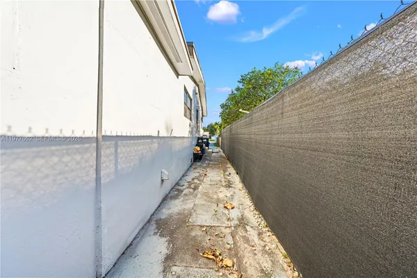 $2,400 | 581 Northwest 113th Street, Unit 581, Miami Shores, FL 33168