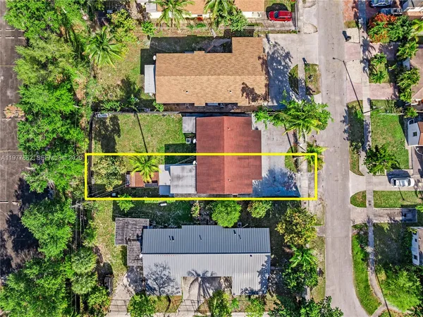 $2,400 | 581 Northwest 113th Street, Unit 581, Miami Shores, FL 33168