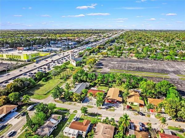 $2,400 | 581 Northwest 113th Street, Unit 581, Miami Shores, FL 33168