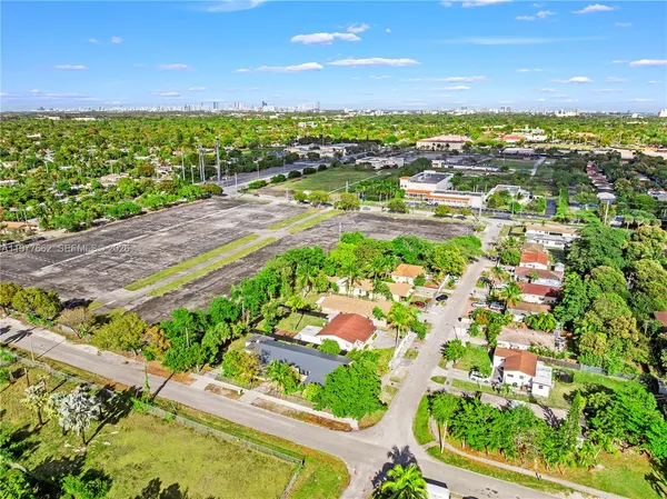 $2,400 | 581 Northwest 113th Street, Unit 581, Miami Shores, FL 33168