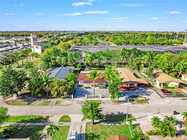 $2,400 | 581 Northwest 113th Street, Unit 581, Miami Shores, FL 33168