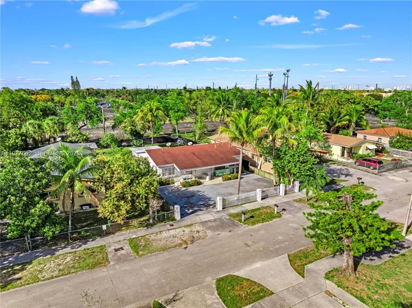 $2,400 | 581 Northwest 113th Street, Unit 581, Miami Shores, FL 33168