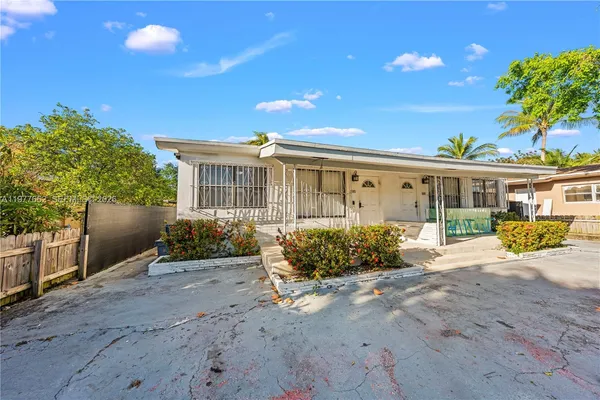 $2,400 | 581 Northwest 113th Street, Unit 581, Miami Shores, FL 33168