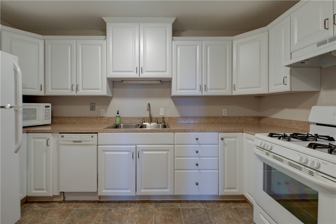 4430 Post Road, Unit B18 Warwick, RI 02818 - Photo 14 of 26
