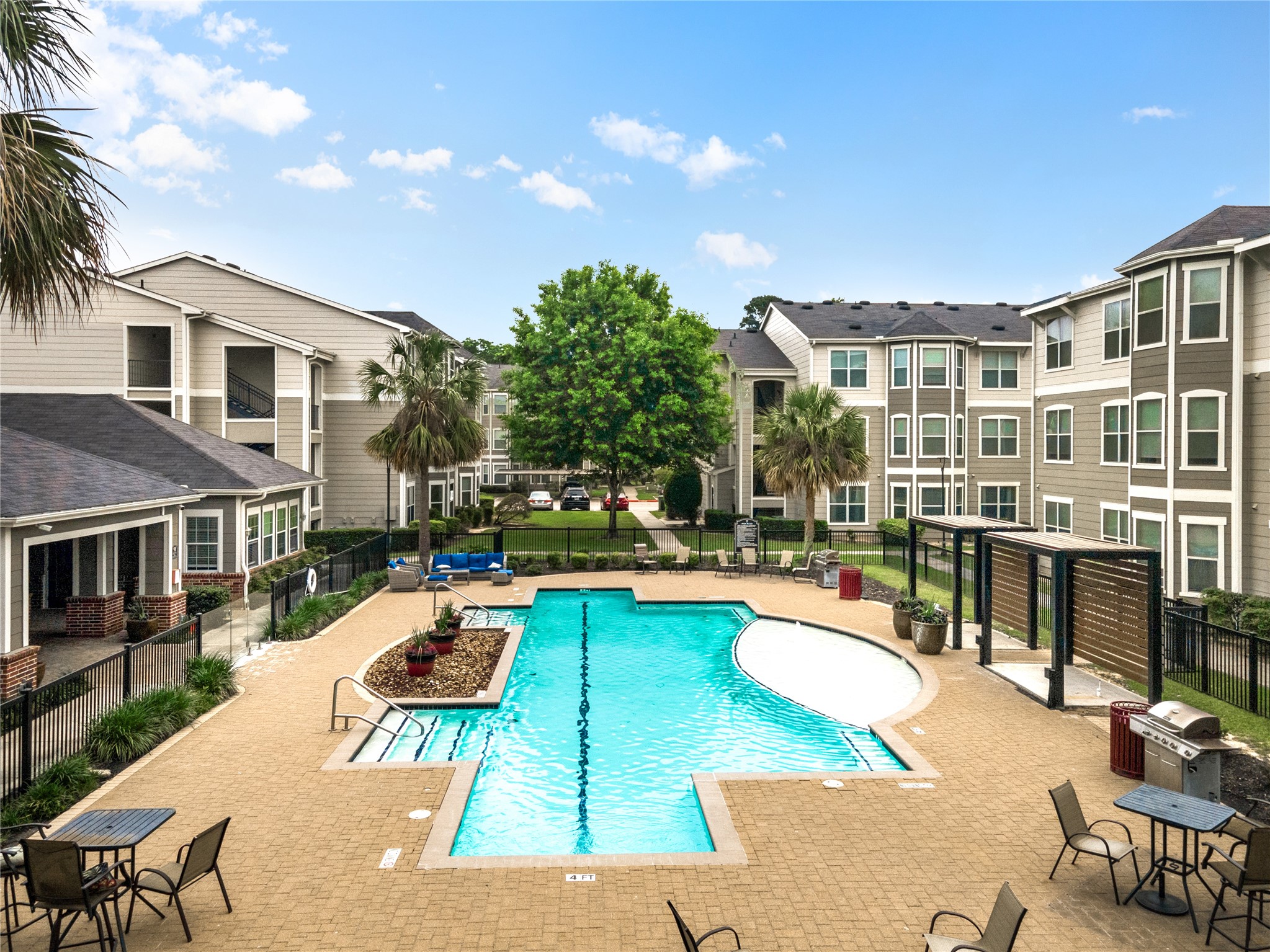 9494 Humble Westfield Road, Unit 3022 Humble, TX 77338 - Photo 4 of 22 a view of a house with swimming pool and sitting area
