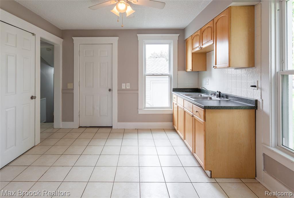 13071 East 13 Mile Road Warren, MI 48088 - Photo 8 of 23