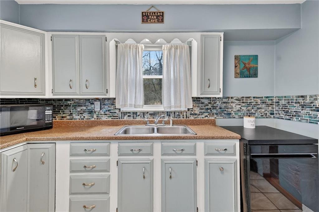 1195 Lebanon School Road West Mifflin, PA 15122 - Photo 15 of 40