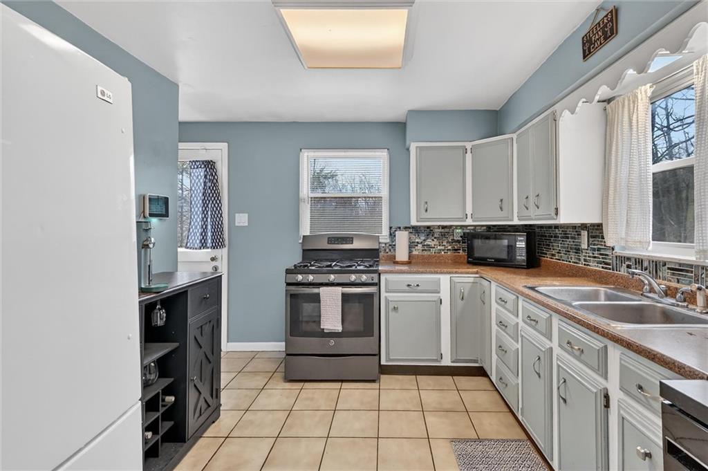 1195 Lebanon School Road West Mifflin, PA 15122 - Photo 18 of 40