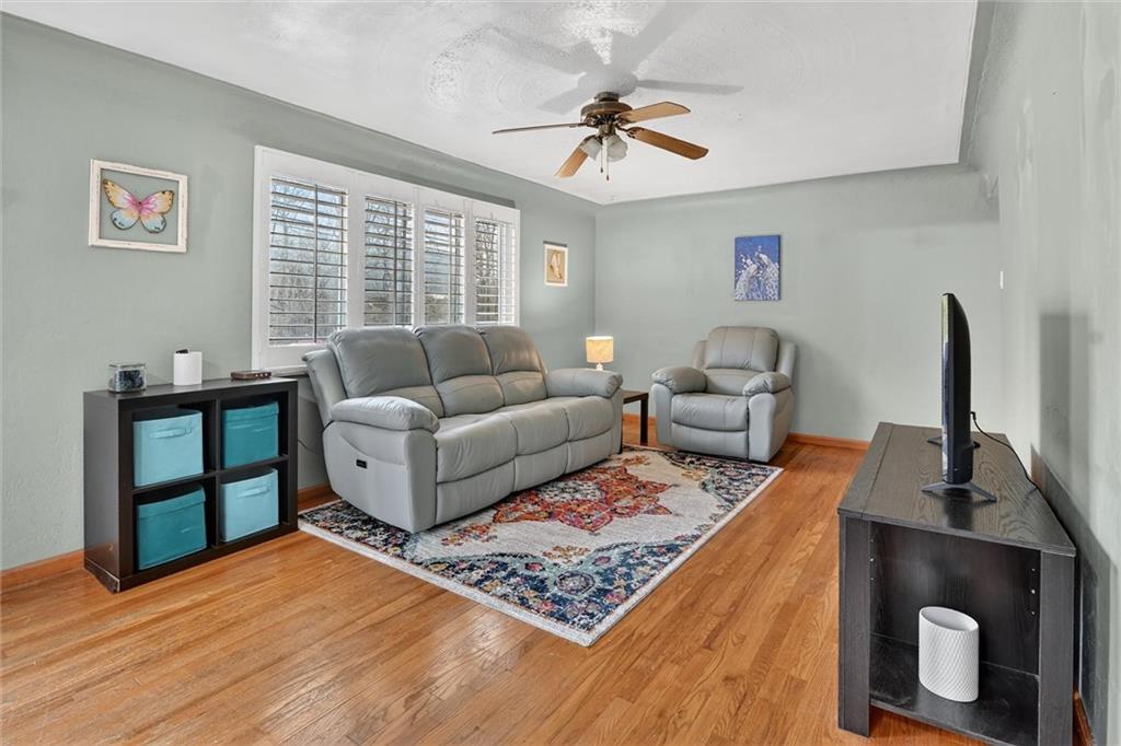 1195 Lebanon School Road West Mifflin, PA 15122 - Photo 10 of 40