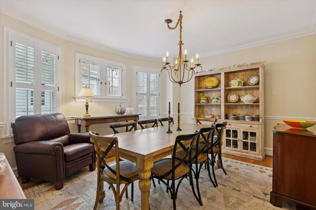 a view of a livingroom and dining room