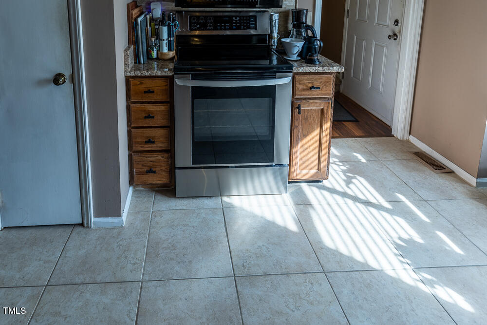 6237 Waterside Lane Raleigh, NC 27613 - Photo 6 of 21 IMG_5766-HDR