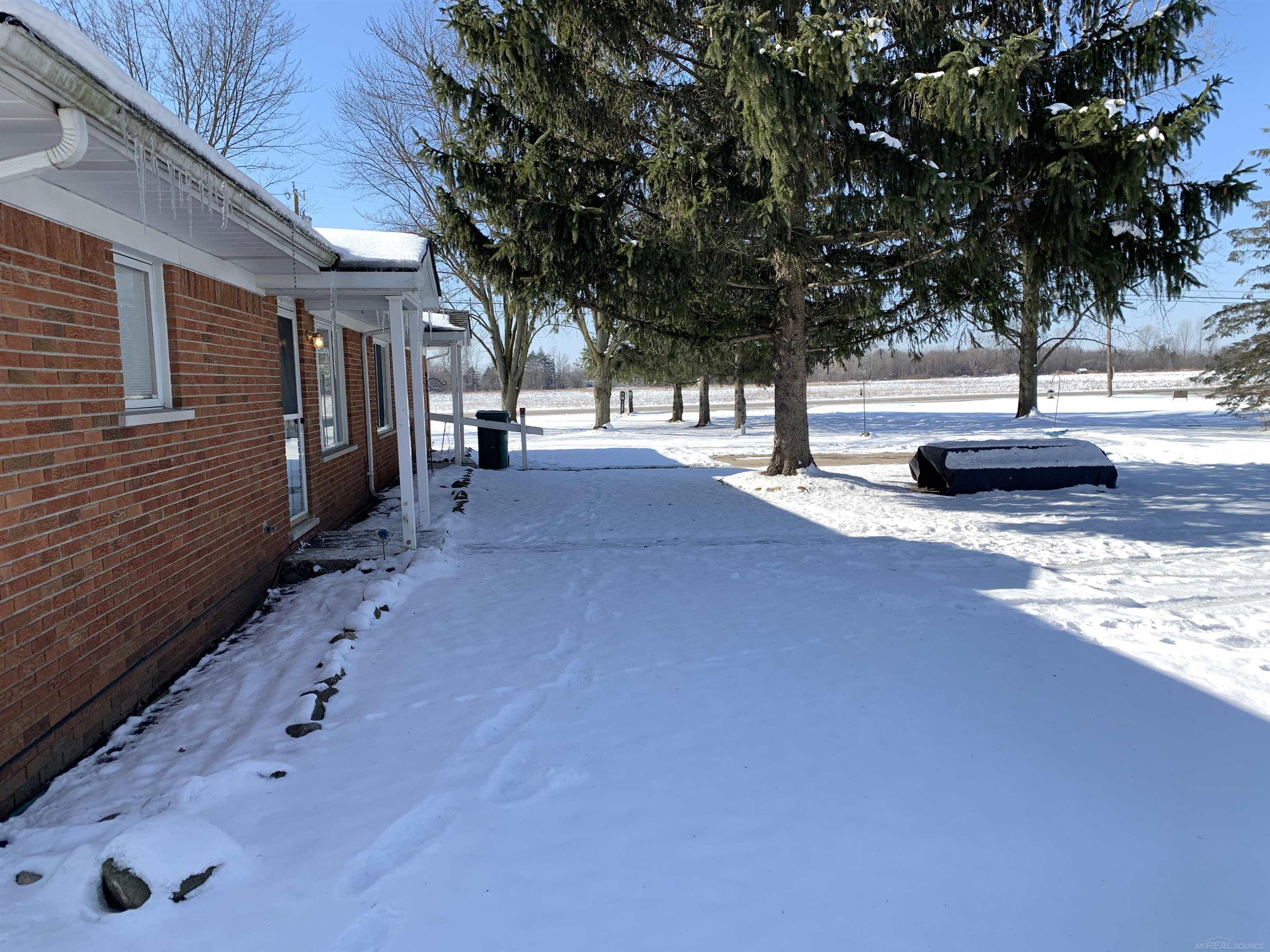 69220 Romeo Plank Road Armada, MI 48005 - Photo 3 of 26 50100790-2.JPG