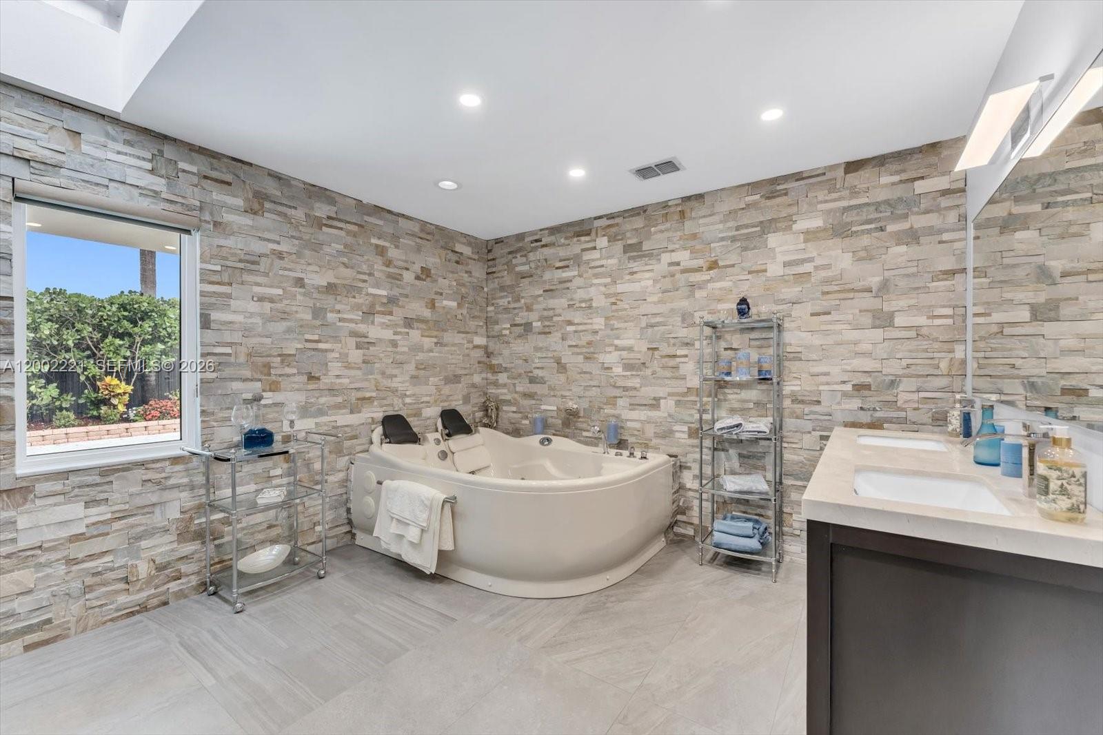 9941 Southwest 143rd Street Miami, FL 33176 - Photo 19 of 48 Main bathroom with skylight and spa tub
