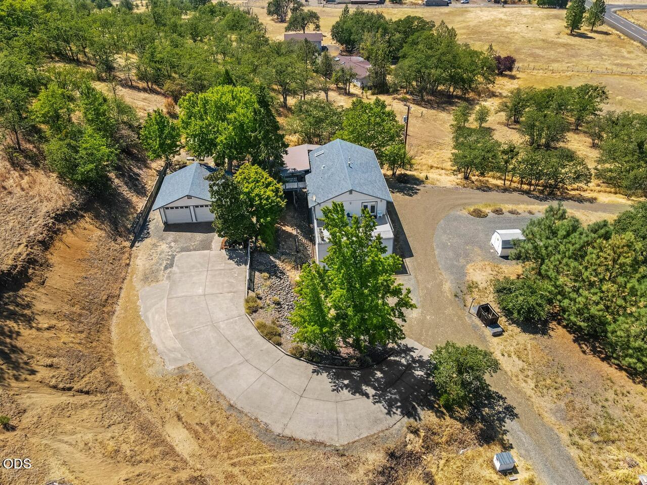 3375 Dodge Road White City, OR 97503 - Photo 1 of 37 Gallery Image 1
