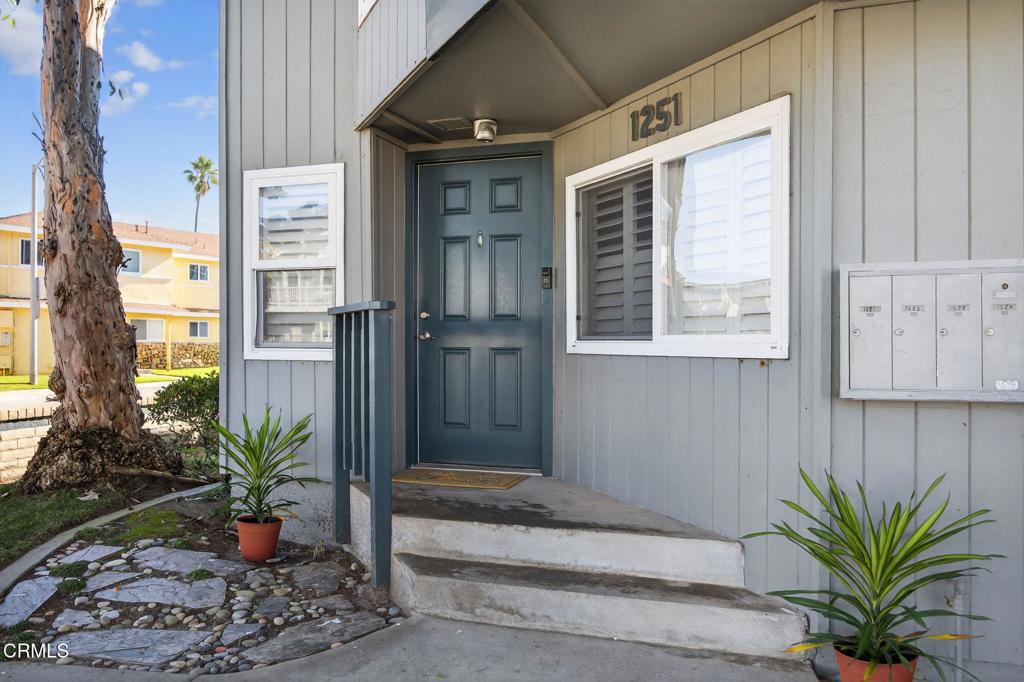 1251 Mandalay Beach Road Oxnard, CA 93035 - Photo 6 of 59 1d-web-or-mls-UpmarketMedia_1251Mand-020