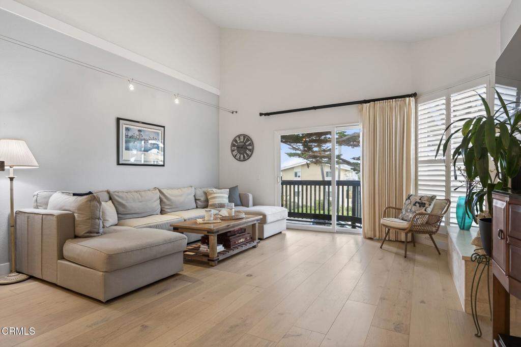 1251 Mandalay Beach Road Oxnard, CA 93035 - Photo 10 of 59 3-web-or-mls-UpmarketMedia_1251M-034