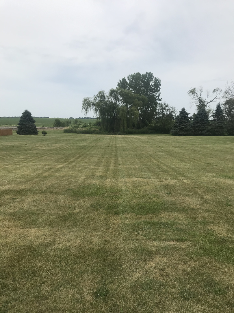 3411 East Cleveland Street Arlington, IL 61312 - Photo 1 of 1 a view of an ocean