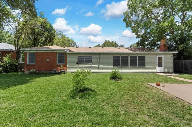 a view of a house with backyard sitting area and garden