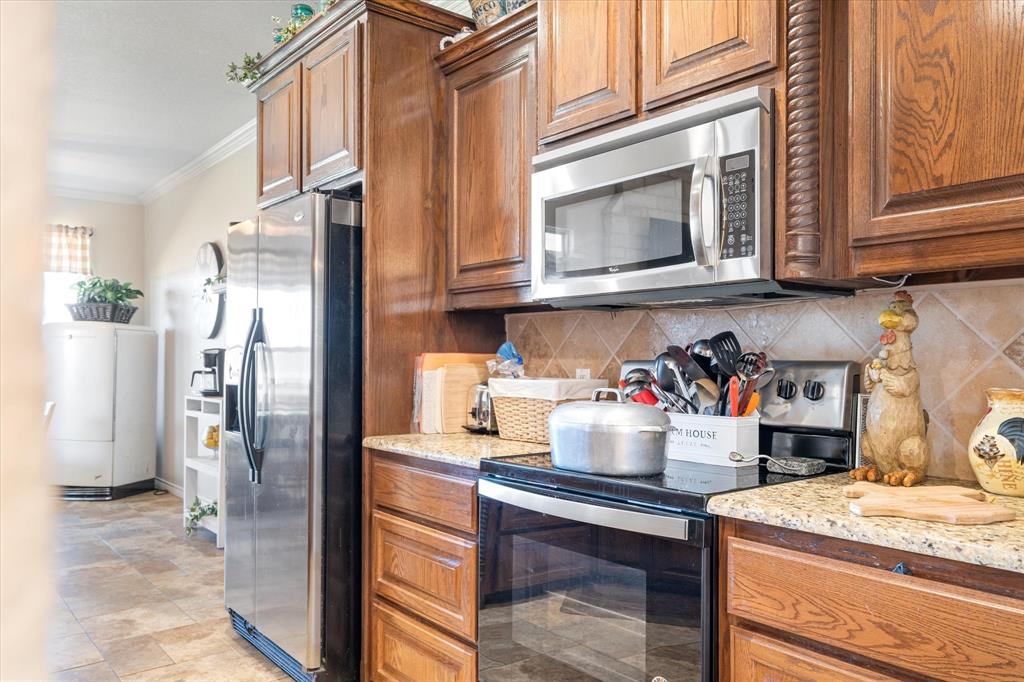 2885 Enloe Road Howe, TX 75459 - Photo 21 of 39 a kitchen with a refrigerator and a stove