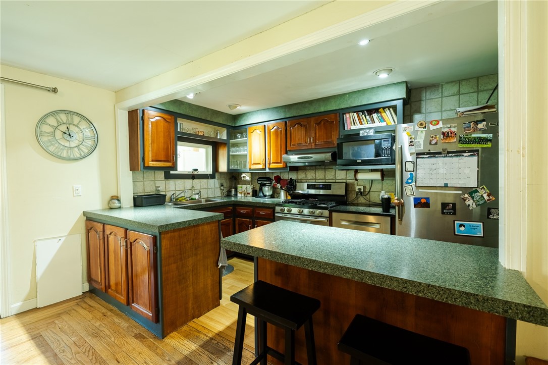 62 Centre Road Glocester, RI 02814 - Photo 11 of 31 Kitchen