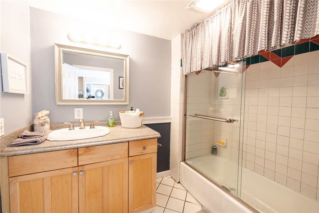 62 Centre Road Glocester, RI 02814 - Photo 9 of 31 Full bath