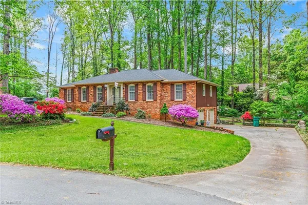$419,500 | 108 Spillsbury Court, Clemmons, NC 27012