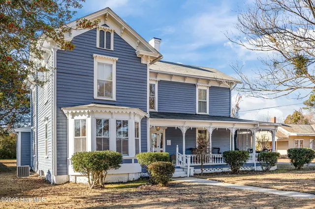 $279,000 | 308 North Front Street, Hamilton, NC 27840