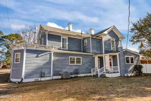 $279,000 | 308 North Front Street, Hamilton, NC 27840