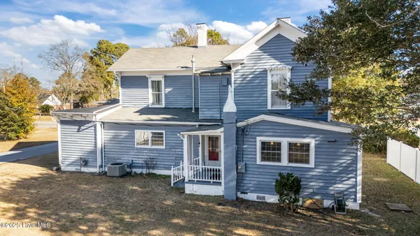 $279,000 | 308 North Front Street, Hamilton, NC 27840