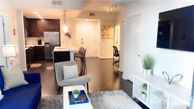 $3,950 | 3382 Peachtree Road, Unit S06, Atlanta, GA 30326